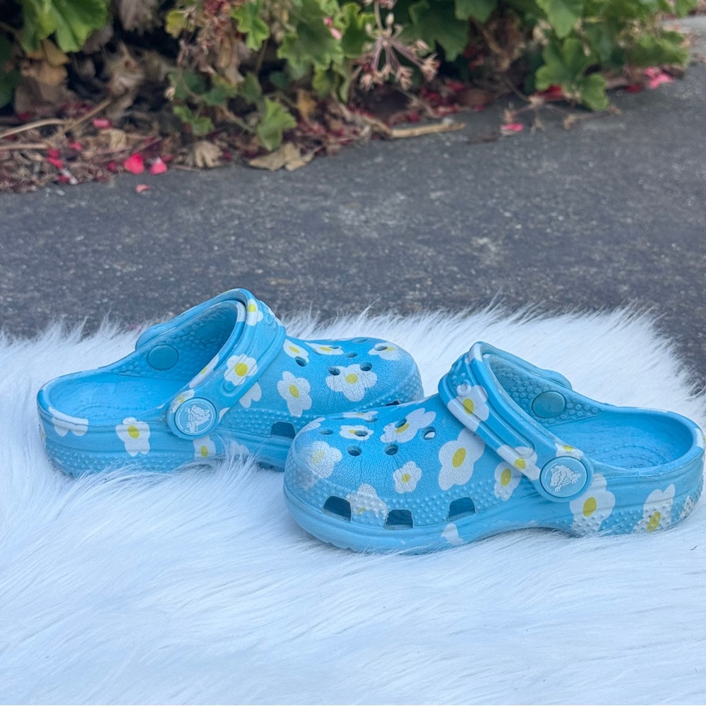 Toddler Floral Crocs - Picture 3 of 5